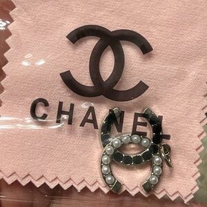 Chanel Black and White pearl Pendant or zipper pull